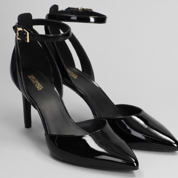 Michael Kors Shoes - Michael Kors apps Black Leather size 9